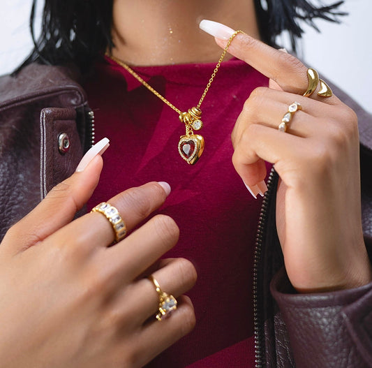 Collier Yeshoua porté - vue lifestyle