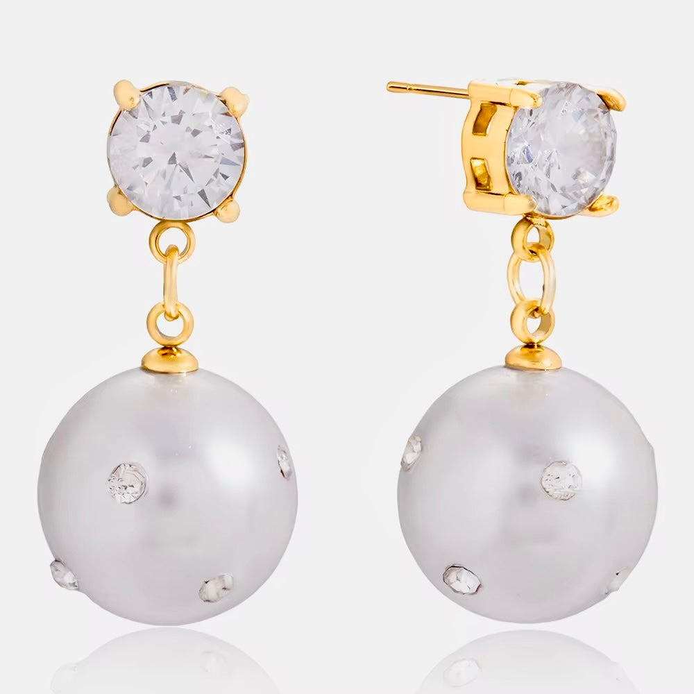 Boucles d'oreilles Orea – perle blanche vue produit fond blanc