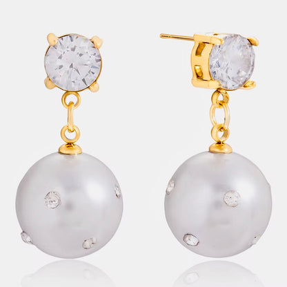 Boucles d'oreilles Orea – perle blanche vue produit fond blanc