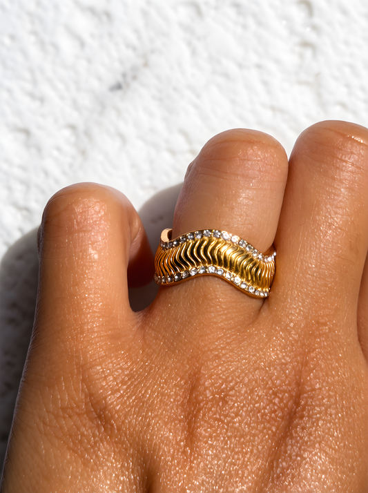 Bague Tsara – vue de côté portée