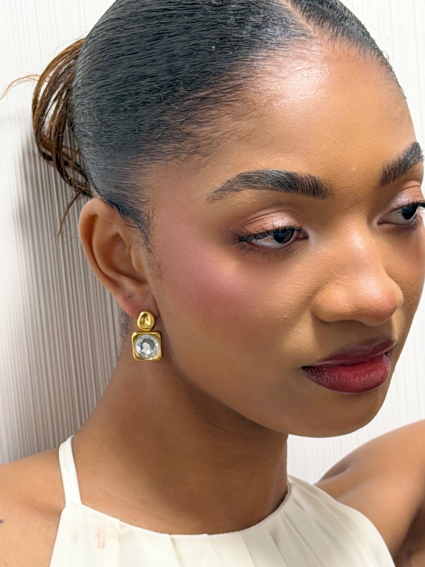 Boucles d'oreilles Kaia – portées vue de face